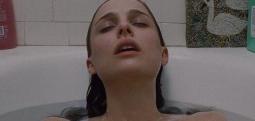 297695678_natalieportman_blackswan_bath_22.11_122_966lo.jpg